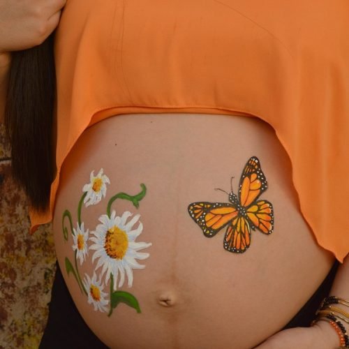 Pregnant,Women,With,Body,Painting,Of,Butterfly,And,White,Flowers